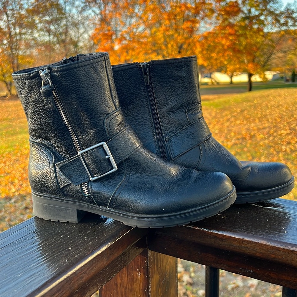 Clarks Booties Women’s Size 7 - Picture 1 of 14